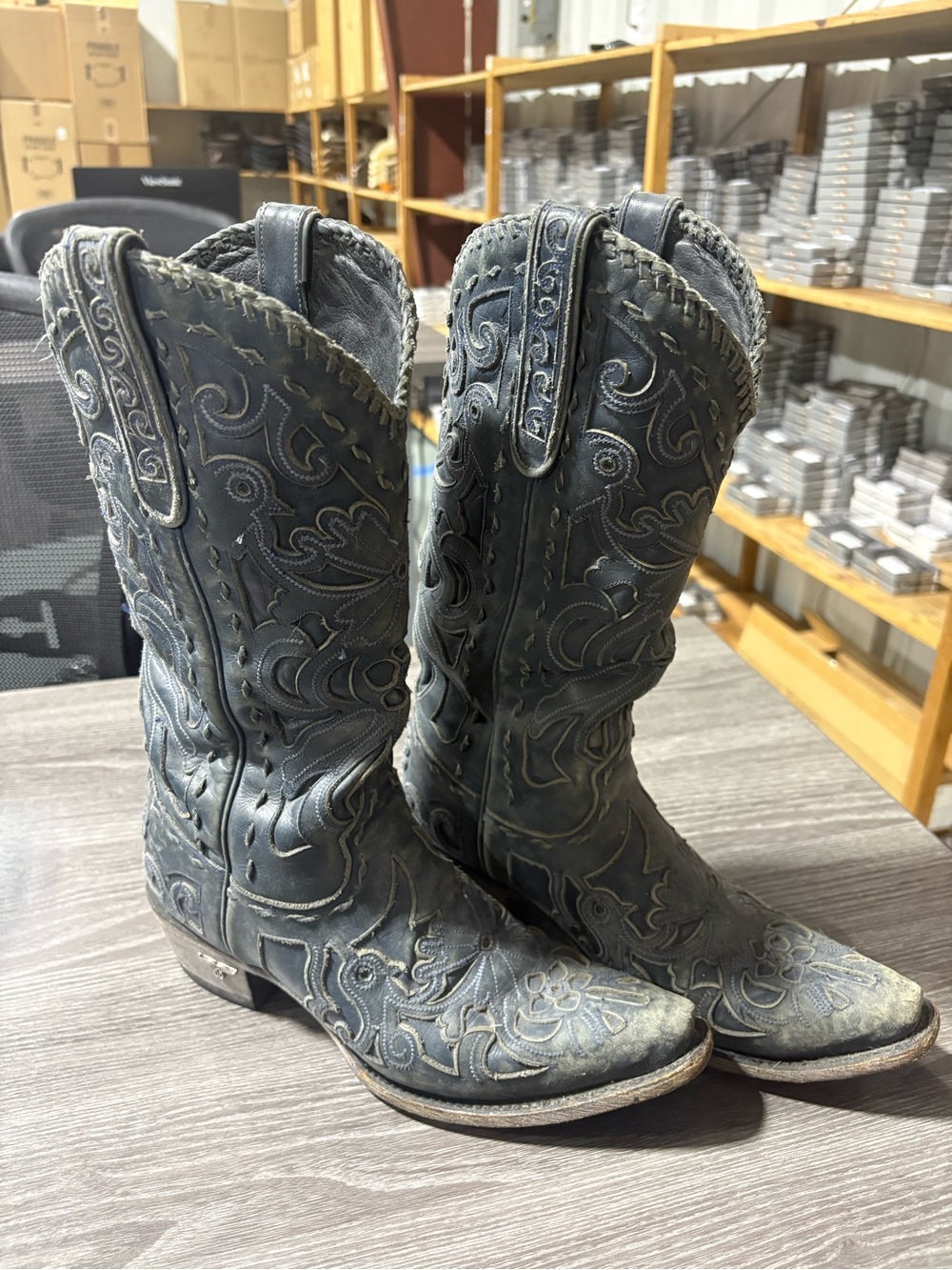 Embroidered Distressed Blue washed lane robin 9M Cowgirl Boots
